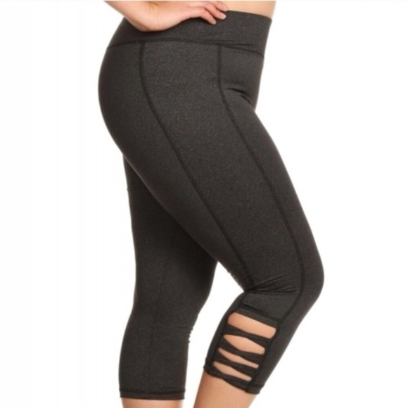 ⭐️ Plus Size Work Out Capri Leggings - Picture 5 of 6